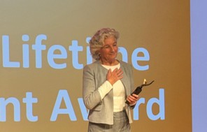 Saskia-Teunissen-award.jpg